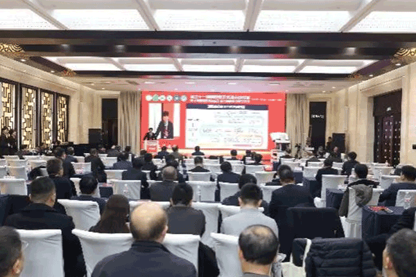 远程手术新突破：胡三元在腹腔镜研讨会完成世界首台远程机器人袖